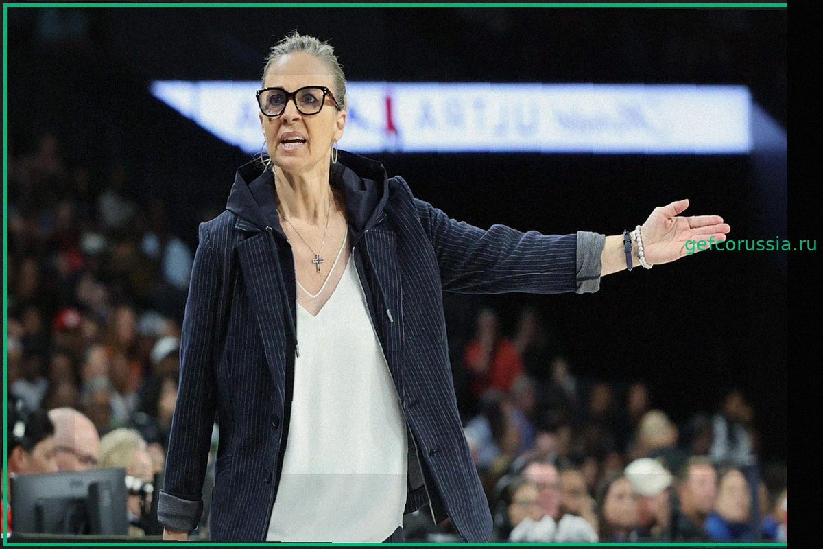 Бекки Хэммон удалена после бурной перепалки с судьями WNBA во время матча Dream против Aces