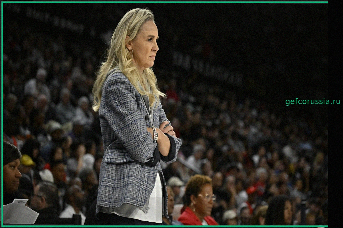 Бекки Хэммон резко раскритиковала судей WNBA после поражения "Эйсес" от "Уингз"